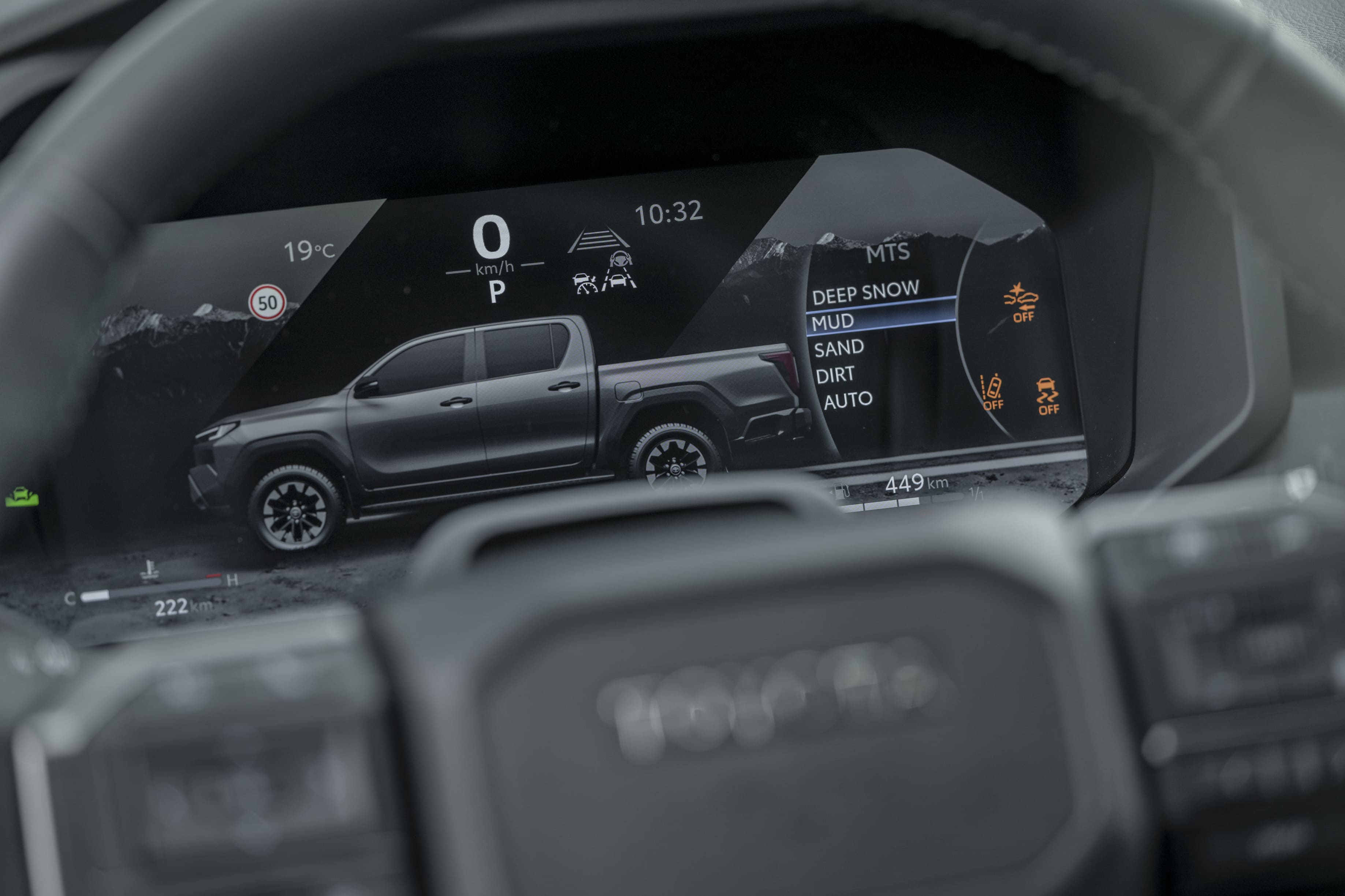 2026_hiluxhybrid48v_invincible_sulphuryellow_detail_009_1_1