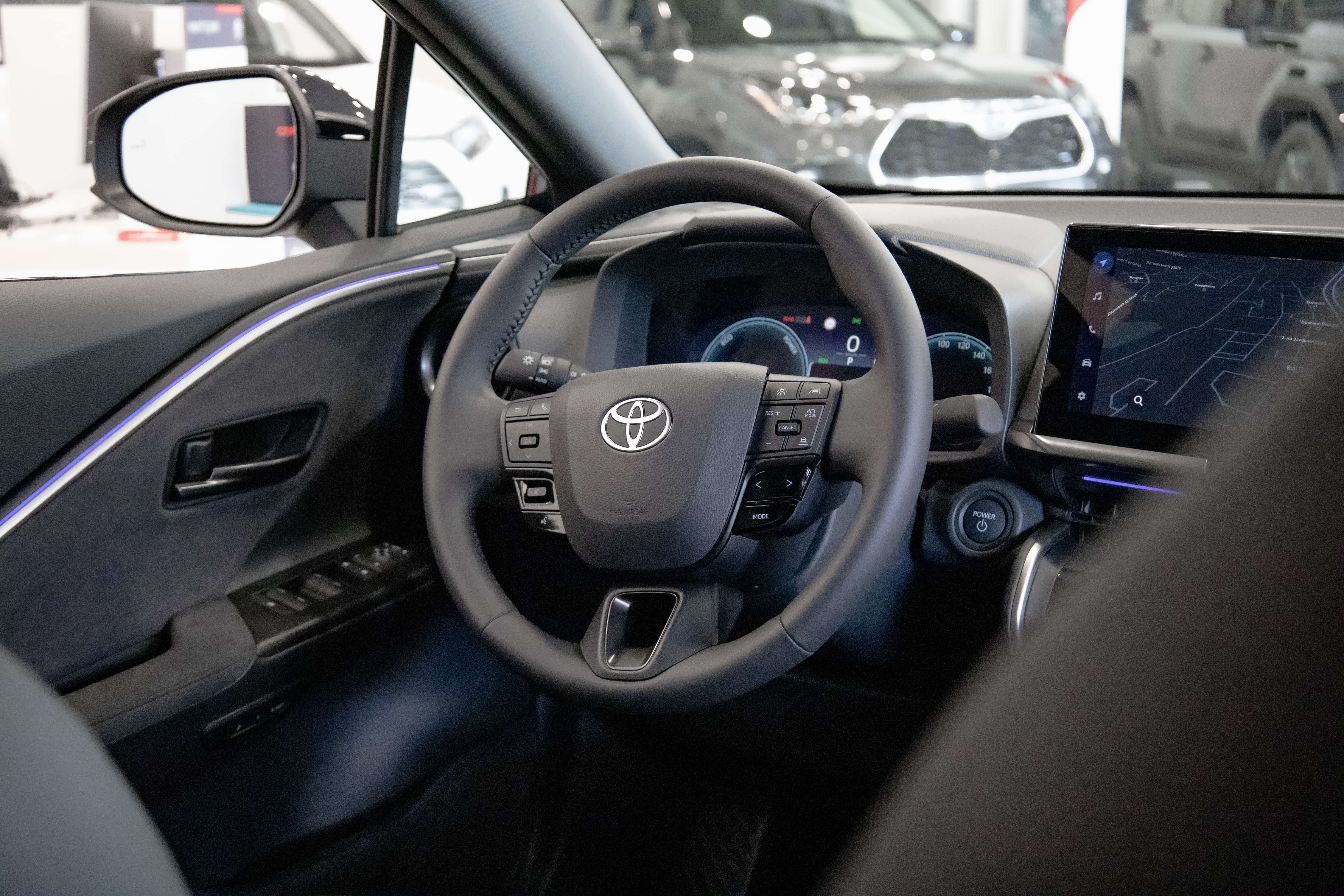 34450_biriuzovyi_toyota_chr_9