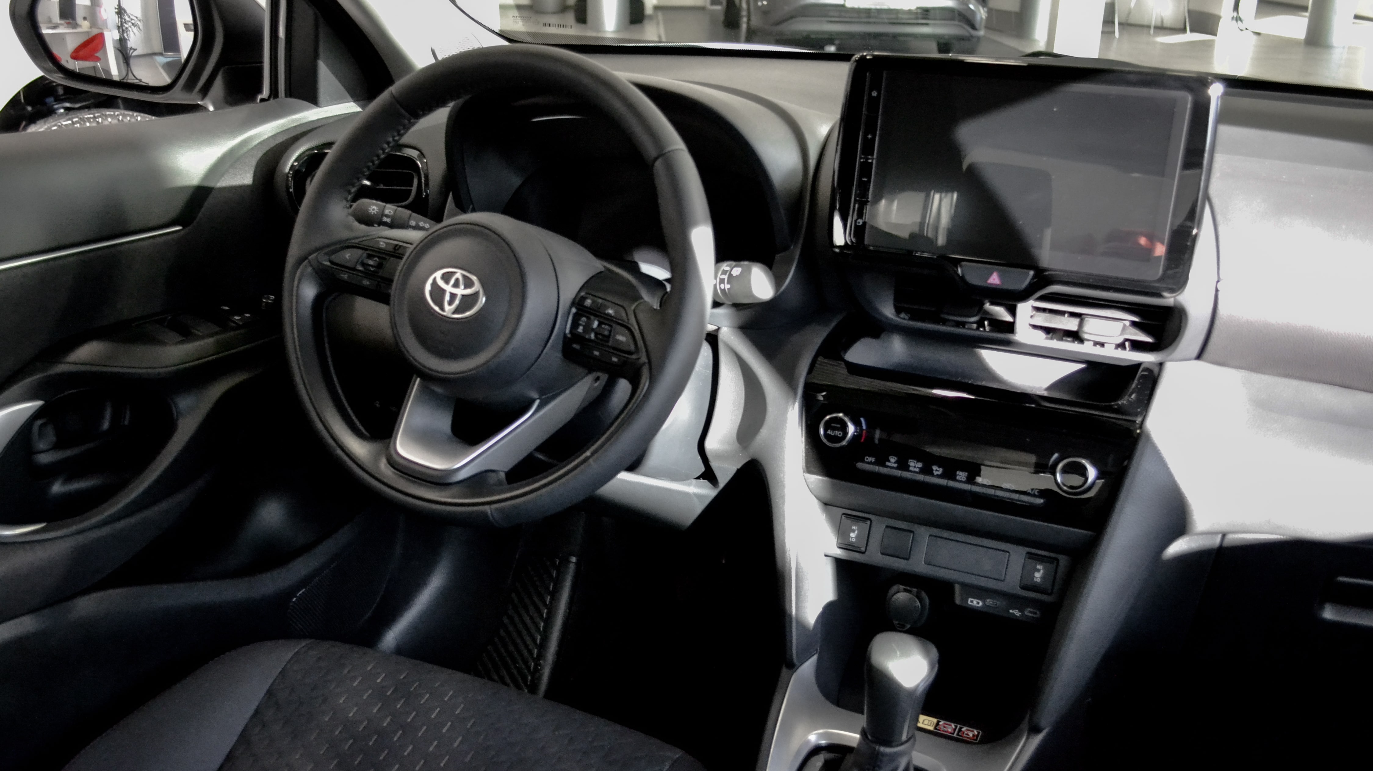 yaris_cross_bilyi_10