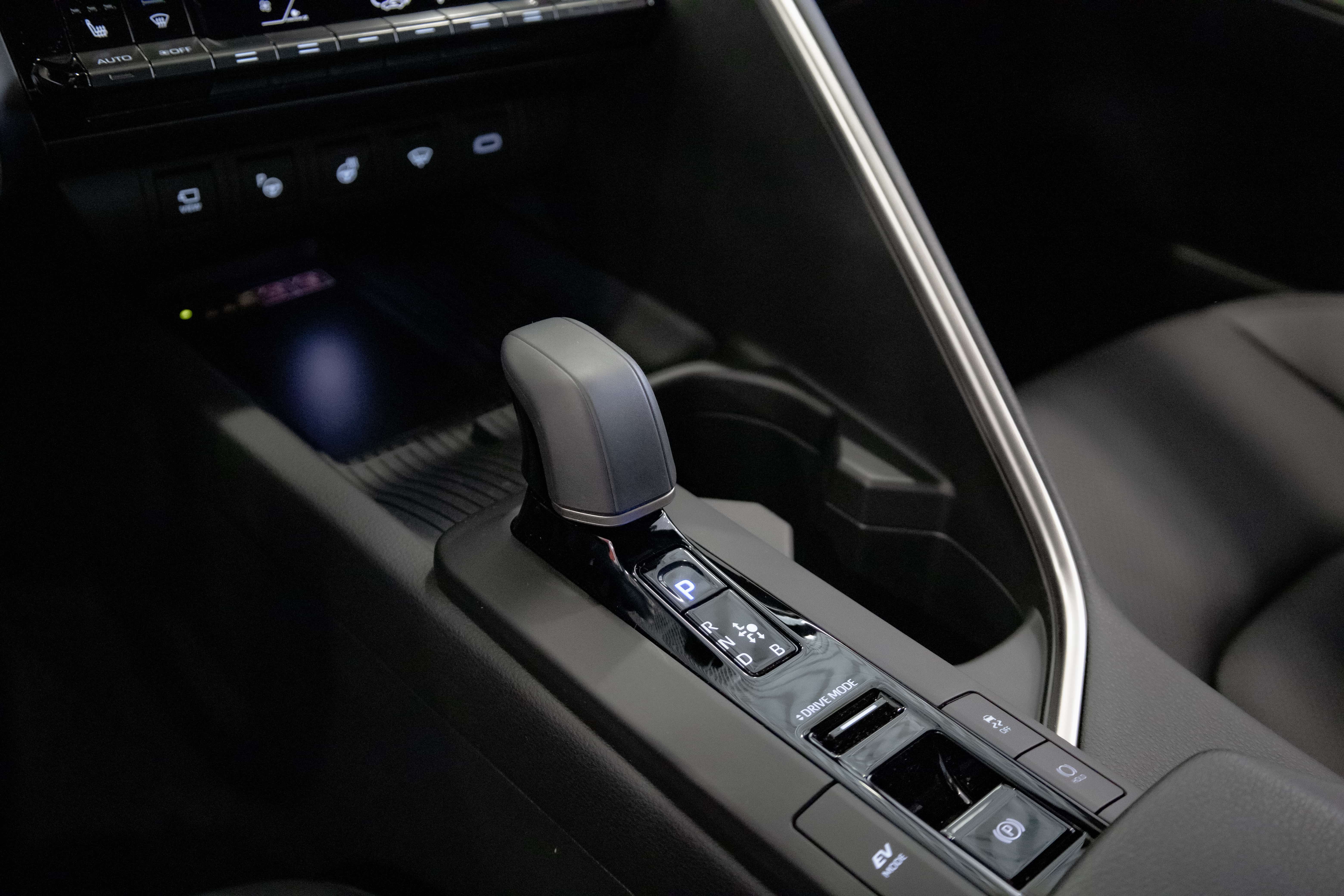 34454_biriuzovyi_toyota_chr_13