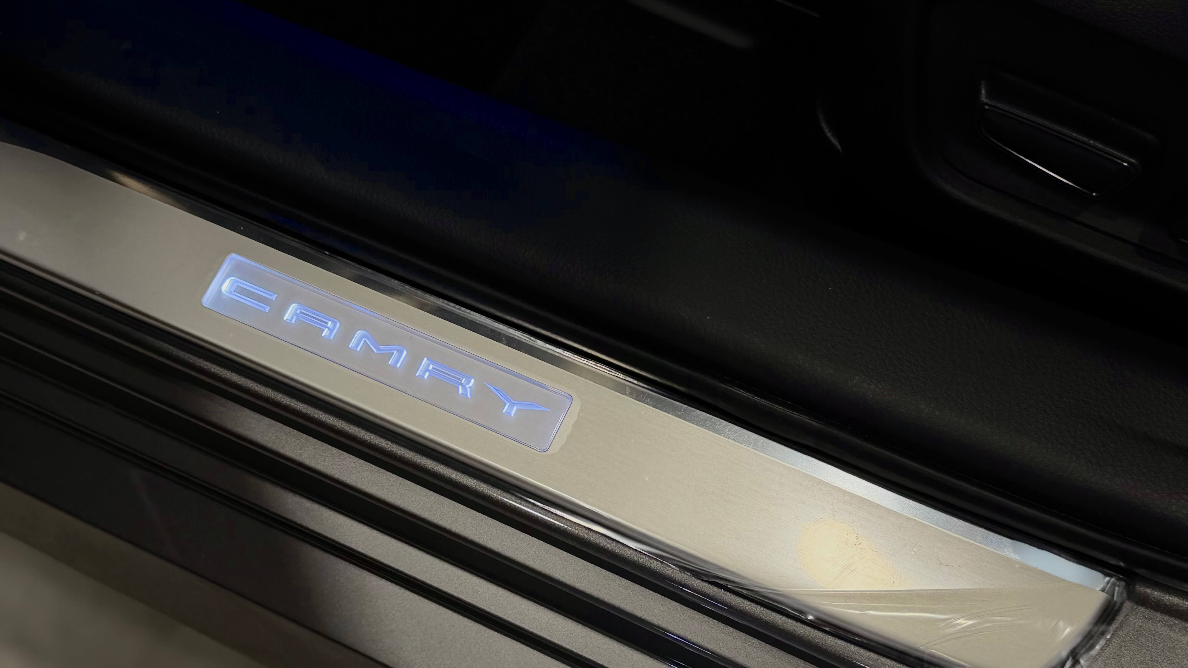 toyota_camry_premium_sirij_perlamutr_1
