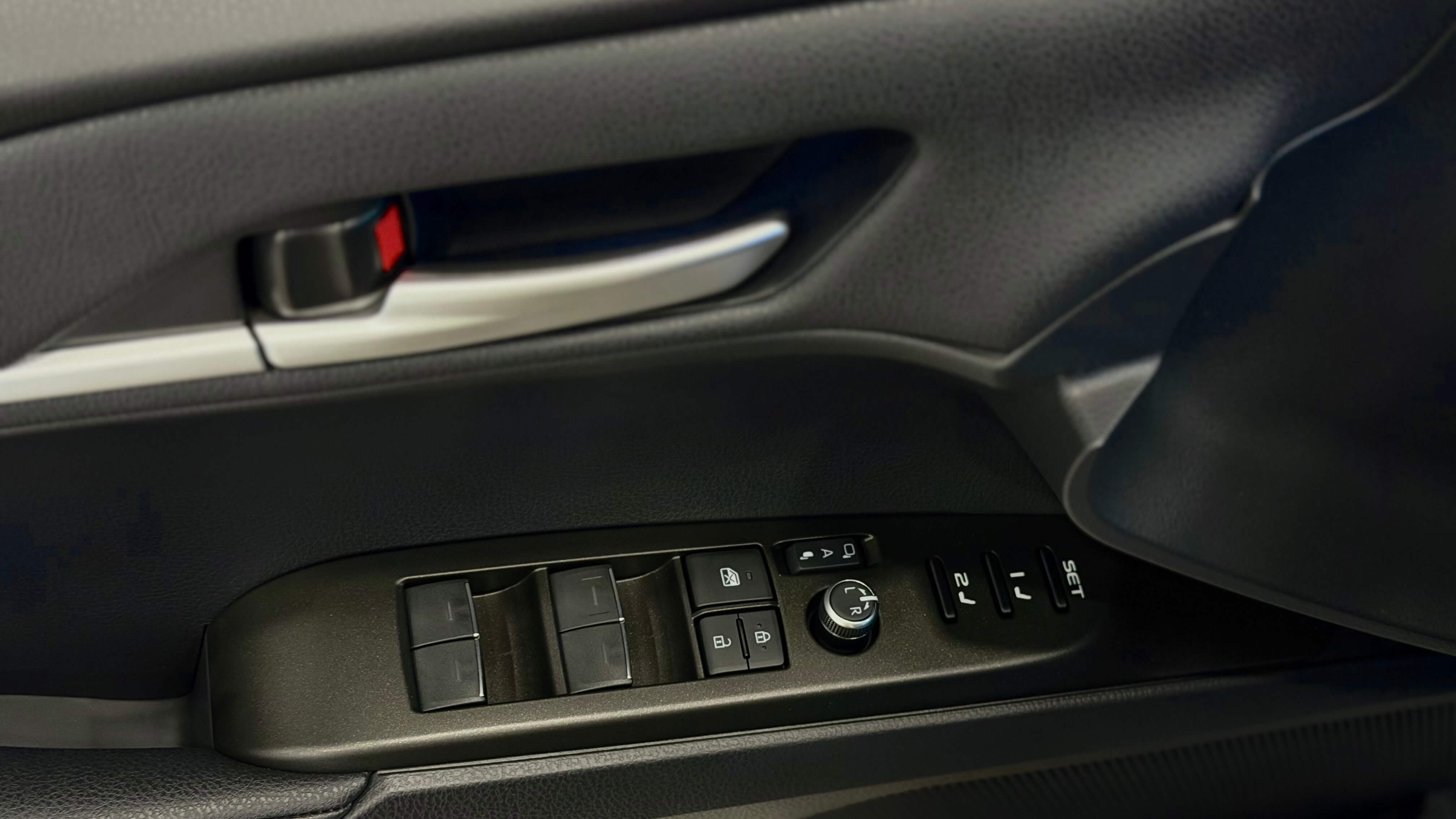 toyota_camry_premium_sirij_perlamutr_10