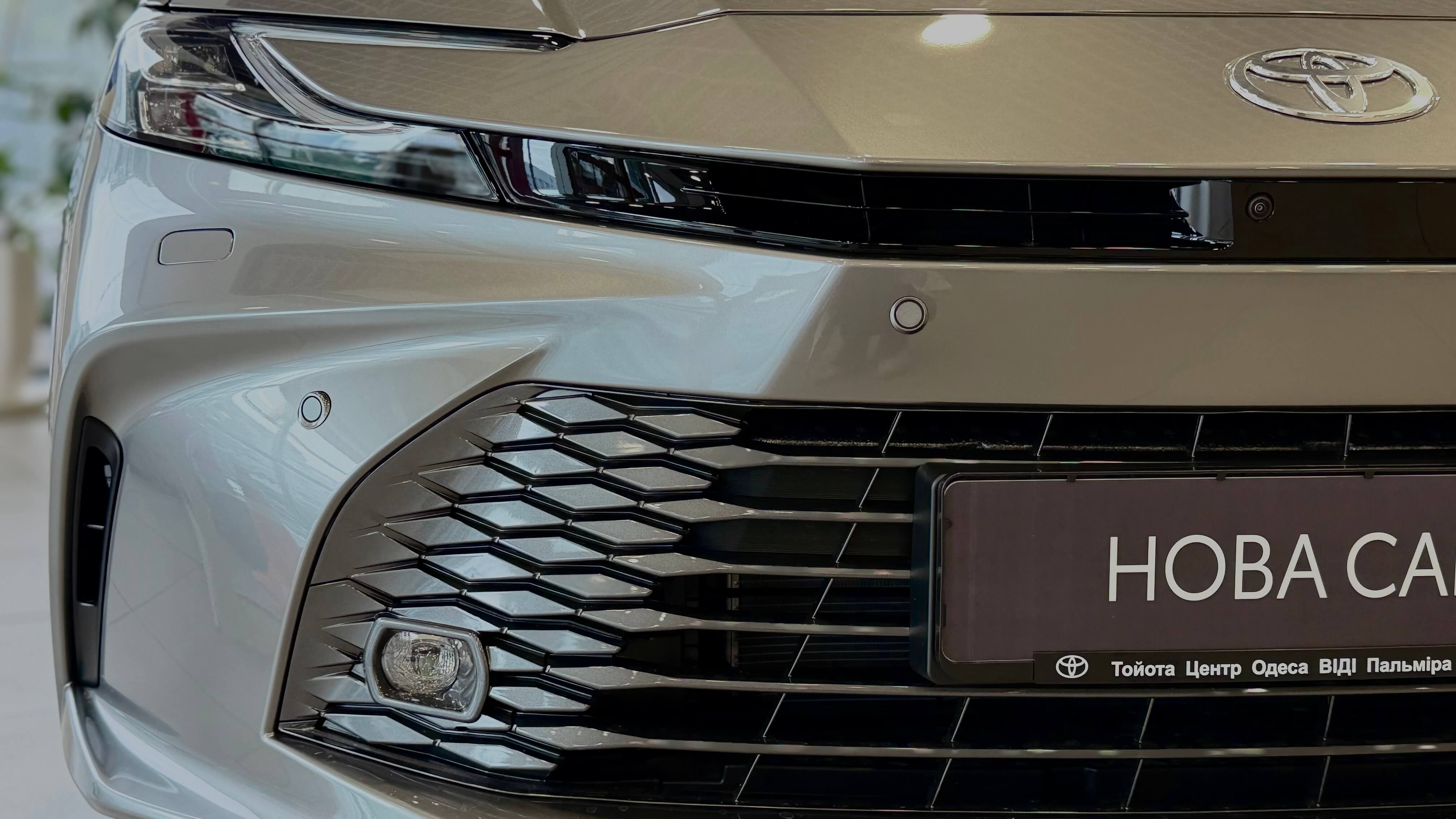 toyota_camry_premium_sirij_perlamutr_13