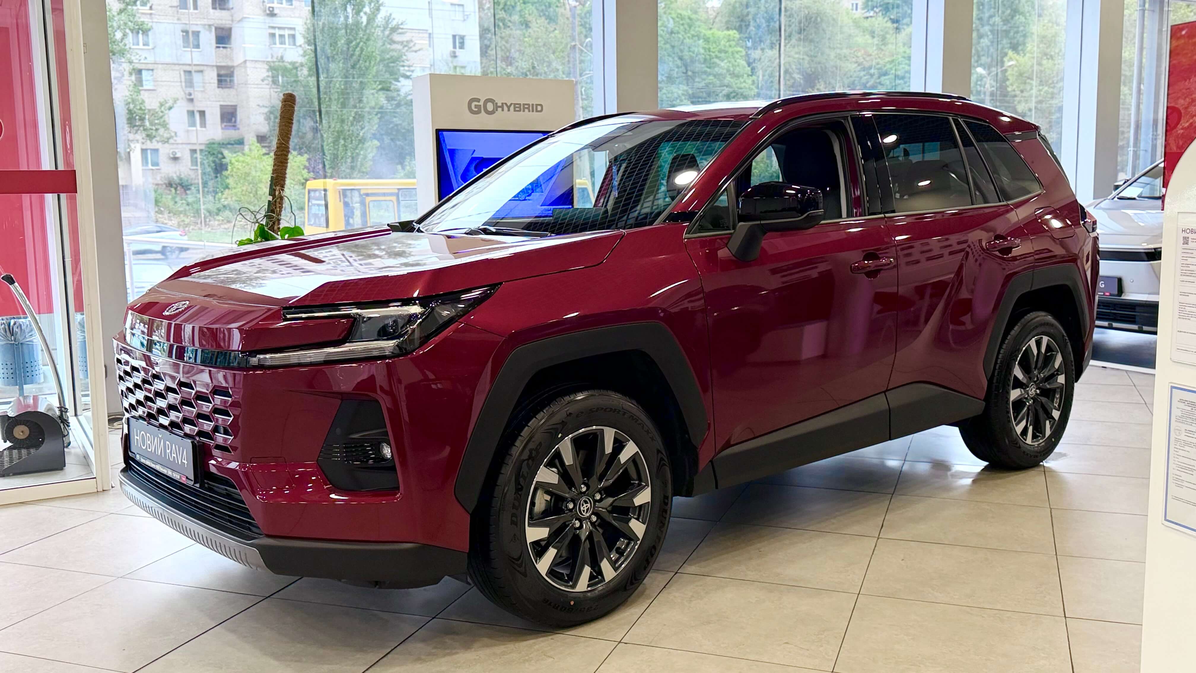rav4_2026_active_red_perlamutr
